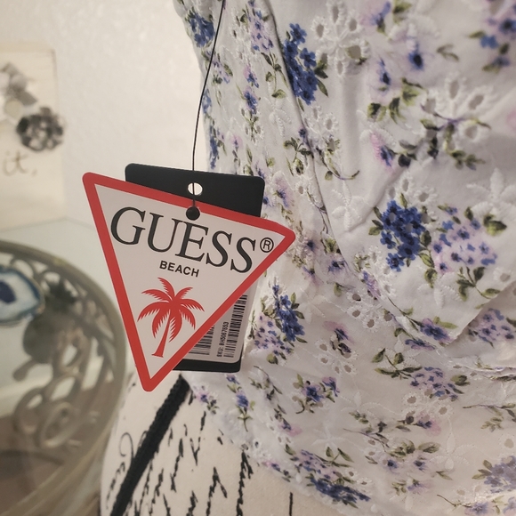 💜NWT Guess Women's Button Front Floral Top🌸💜 - Picture 5 of 5